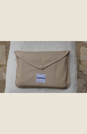 nightbag_dune_corrig_cadr_fond_pierre